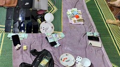 Bắt 12 người đánh bạc ‘xóc đĩa’ với số tiền 280 triệu đồng