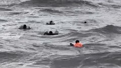 2 tàu cá bị nạn, 8 ngư dân được cứu sống