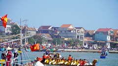 Hào hứng lễ hội đua thuyền trên sông Lý Hoà