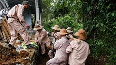 Gia cố mố cầu, phát hiện quả bom nặng 118kg