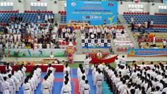 600 võ sinh Karate tranh tài 75 bộ huy chương