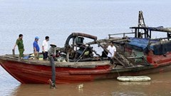 Bắt giữ vụ khai thác cát trái phép trên sông Gianh