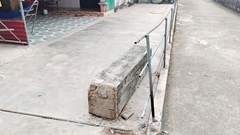 Bị cột cổng đổ đè lên người, bé trai 7 tuổi tử vong