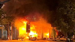 Cháy rụi cửa hàng kinh doanh dịch vụ giải khát