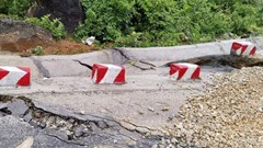 Mưa lớn, Quốc lộ 16 sụt lún nghiêm trọng