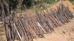 Cách làm hay vận động bà con vùng biên giao nộp vũ khí tự chế