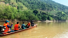 Tìm thấy thi thể hai học sinh lớp 3 đuối nước trên sông Nậm Mộ