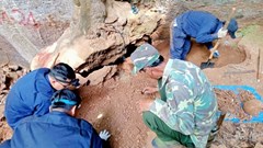 Quy tập 9 hài cốt chiến sĩ Việt Nam hi sinh tại Lào