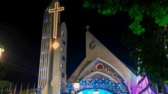 Bà con giáo dân hân hoan đón Giáng sinh an lành