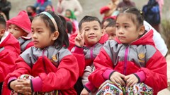 Mang mùa đông ấm đến với trẻ em vùng cao miền Tây xứ Nghệ