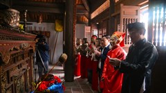 Độc đáo lễ rước nước trên sông Lam về đền Vua Mai