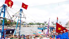 Ngư dân vươn khơi, bám biển cùng cờ Tổ quốc