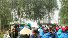 Thương tâm đi đưa tang anh trai, em trai bị xe tang cán tử vong