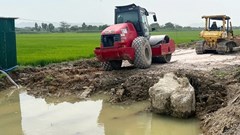 Vỡ ống nước khi thi công dự án mở rộng QL46, hàng nghìn hộ dân thiếu nước