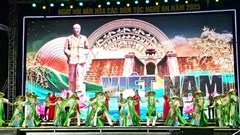 “50 năm đại thắng - 54 dân tộc một nhà”