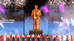 Tổng Bí thư Tô Lâm dự khai hội Làng Sen, khánh thành tượng “Bác Hồ về thăm quê”