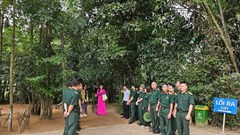 Lắng đọng những xúc cảm thiêng liêng trên quê Bác