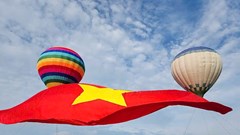 Trang trọng Lễ chào cờ và bay đại kỳ Tổ quốc kỷ niệm 135 năm Ngày sinh Chủ tịch Hồ Chí Minh