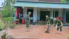 Khắc phục hậu quả, sấy lúa ngâm nước cho bà con vùng lũ