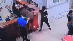 Công an làm việc đối tượng hành hung nữ điều dưỡng 