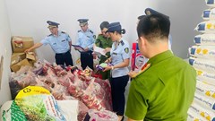 Kinh hoàng phát hiện xe tải chở 1,3 tấn nội tạng đã bốc mùi hôi thối