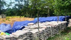 Khởi tố Chủ tịch xã vì để hư hỏng, lãng phí hơn 260 tấn xi măng