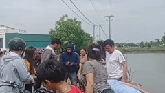 Ba học sinh bị điện giật khi gỡ diều mắc dây điện cao thế