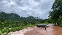 Mưa lớn gây sạt lở tại xã biên giới, người dân phải di dời khẩn cấp