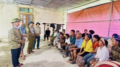 Di dời khẩn cấp 19 hộ dân vùng biên giới trước nguy cơ sạt lở núi