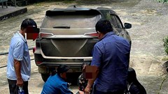 Thương tâm bé gái bị ô tô cán tử vong ở sân trung tâm y tế