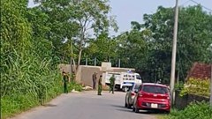 Bàn giao 2 thi thể phát hiện dưới mương nước cho gia đình