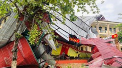 Đón học sinh tựu trường, nhiều trường học “căng mình” khắc phục sau bão số 5