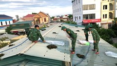 Chằng néo tàu thuyền, nhà cửa, khách sạn ứng phó bão số 10