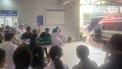 Người đàn ông dùng dao đâm loạn xạ, tấn công 7 người bị thương trong bệnh viện