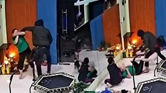 Manh động cướp dây chuyền trong phòng tập thể dục