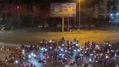 Công an xử lý nhóm thanh thiếu niên tụ tập, vi phạm giao thông, gây náo loạn đường phố