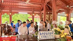 Phó Chủ tịch nước Võ Thị Ánh Xuân dâng hương tưởng niệm các liệt sĩ tại Khu di tích lịch sử quốc gia Truông Bồn