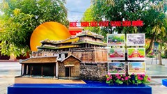 Dòng người nối nhau về quê Bác dịp Tết Độc lập