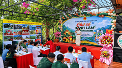 Chợ truyền thống vắng khách, tiểu thương tìm hướng kinh doanh trên không gian số