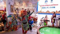 Múa vòng của thổ dân Mỹ kết hợp cùng nhạc cụ truyền thống của Việt Nam tại EXPO 2025