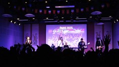 Đêm nhạc cháy bỏng của Bức Tường tại Paris