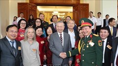 Tổng Bí thư Tô Lâm gặp mặt đại biểu trí thức, nhà khoa học, văn nghệ sĩ