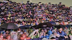 Khán giả "đội mưa" xem concert “Việt Nam trong tôi“