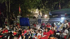 Người dân “cắm chốt” qua đêm xem diễu binh, diễu hành A80