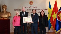 Tặng Kỷ niệm chương “Vì sự nghiệp Văn hóa, Thể thao và Du lịch” cho đạo diễn Bo Öhlén