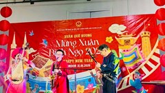 Lan tỏa sắc xuân tới cộng đồng người Việt tại Vương quốc Anh và Ireland