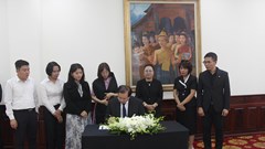 Lãnh đạo Bộ VHTTDL viếng, ghi sổ tang tưởng niệm Chủ tịch Quốc hội Lào Xaysomphone Phomvihane