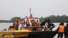 Tập trung tìm kiếm người mất tích do chìm thuyền tại Quảng Ninh