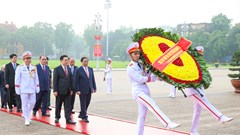 Lãnh đạo Đảng, Nhà nước vào Lăng viếng Chủ tịch Hồ Chí Minh nhân 49 năm thống nhất đất nước