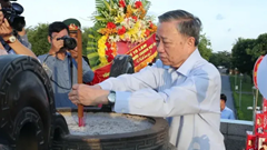Tổng Bí thư, Chủ tịch nước Tô Lâm dâng hương tưởng nhớ các Anh hùng liệt sĩ ở Quảng Trị